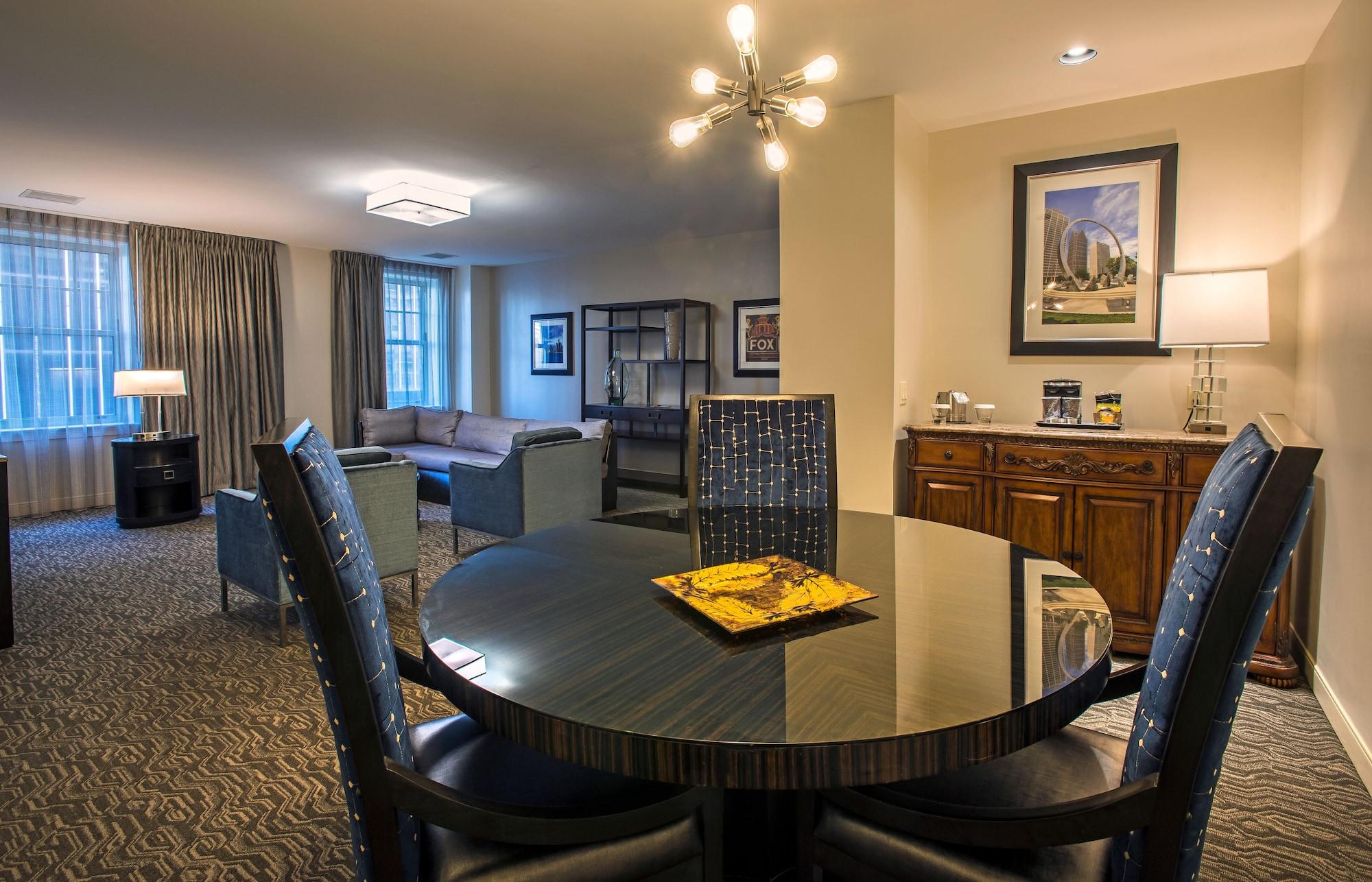 Doubletree Suites By Hilton Hotel Detroit Downtown - Fort Shelby Екстериор снимка