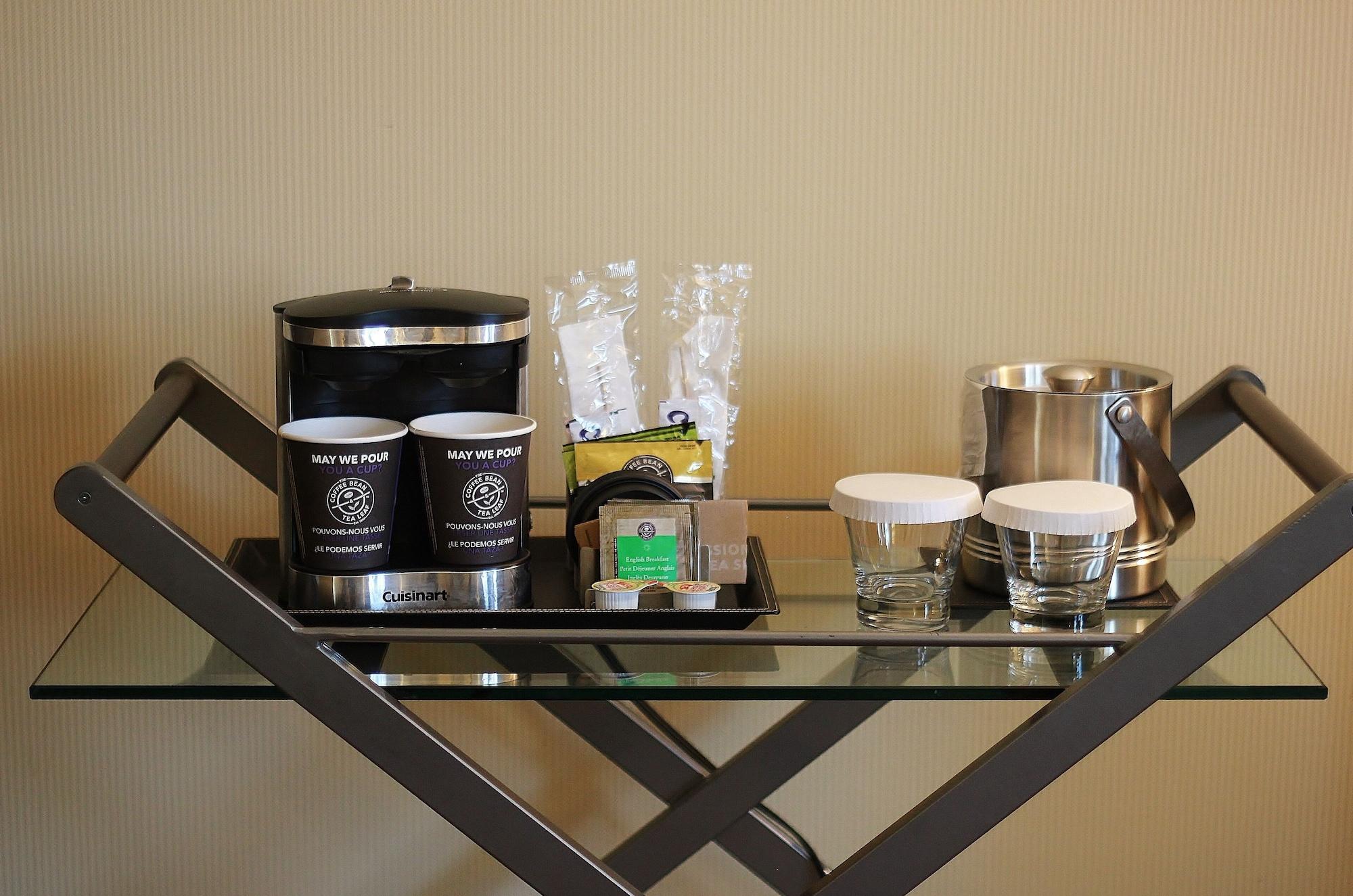 Doubletree Suites By Hilton Hotel Detroit Downtown - Fort Shelby Екстериор снимка