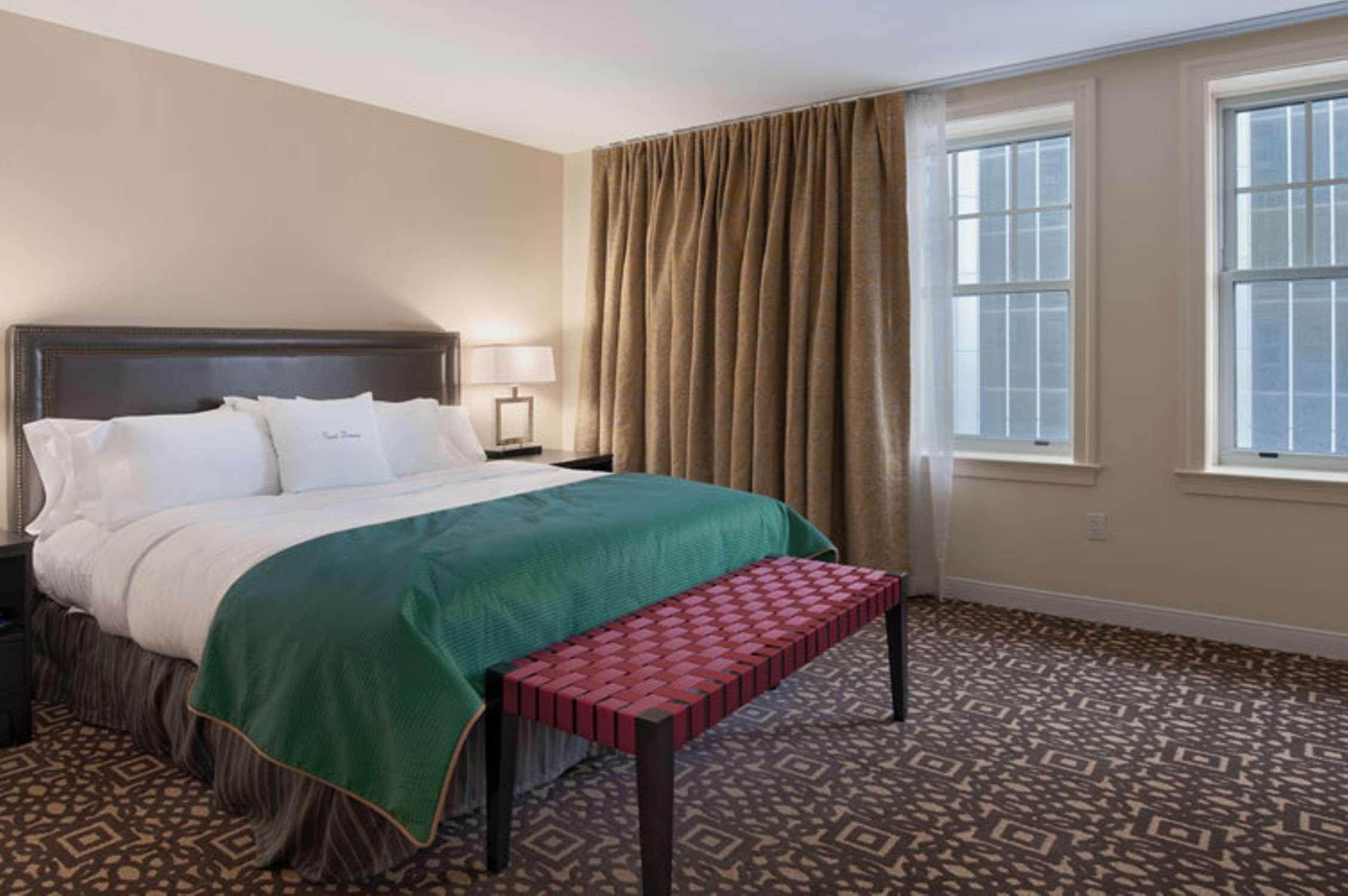 Doubletree Suites By Hilton Hotel Detroit Downtown - Fort Shelby Екстериор снимка