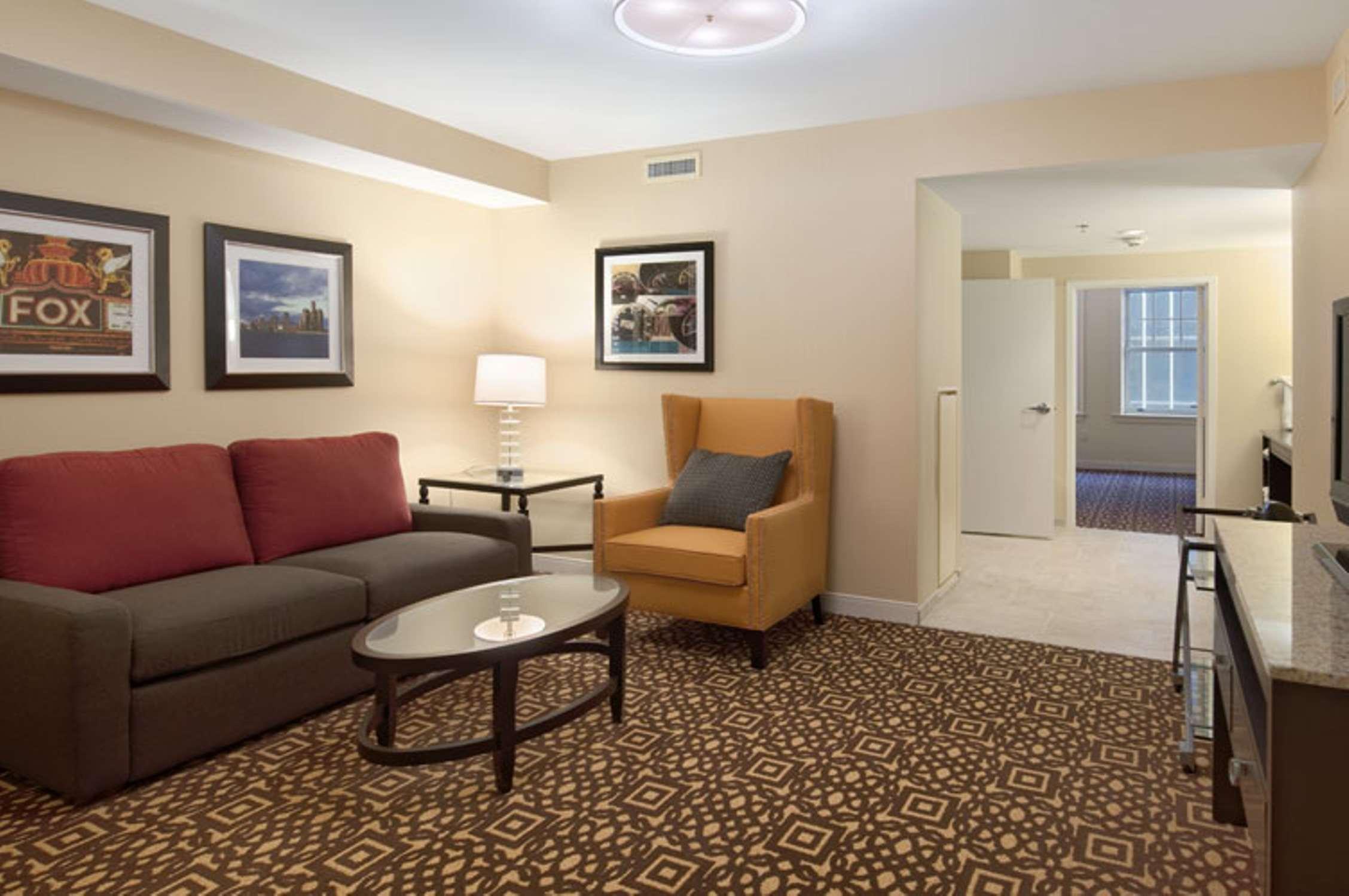 Doubletree Suites By Hilton Hotel Detroit Downtown - Fort Shelby Стая снимка