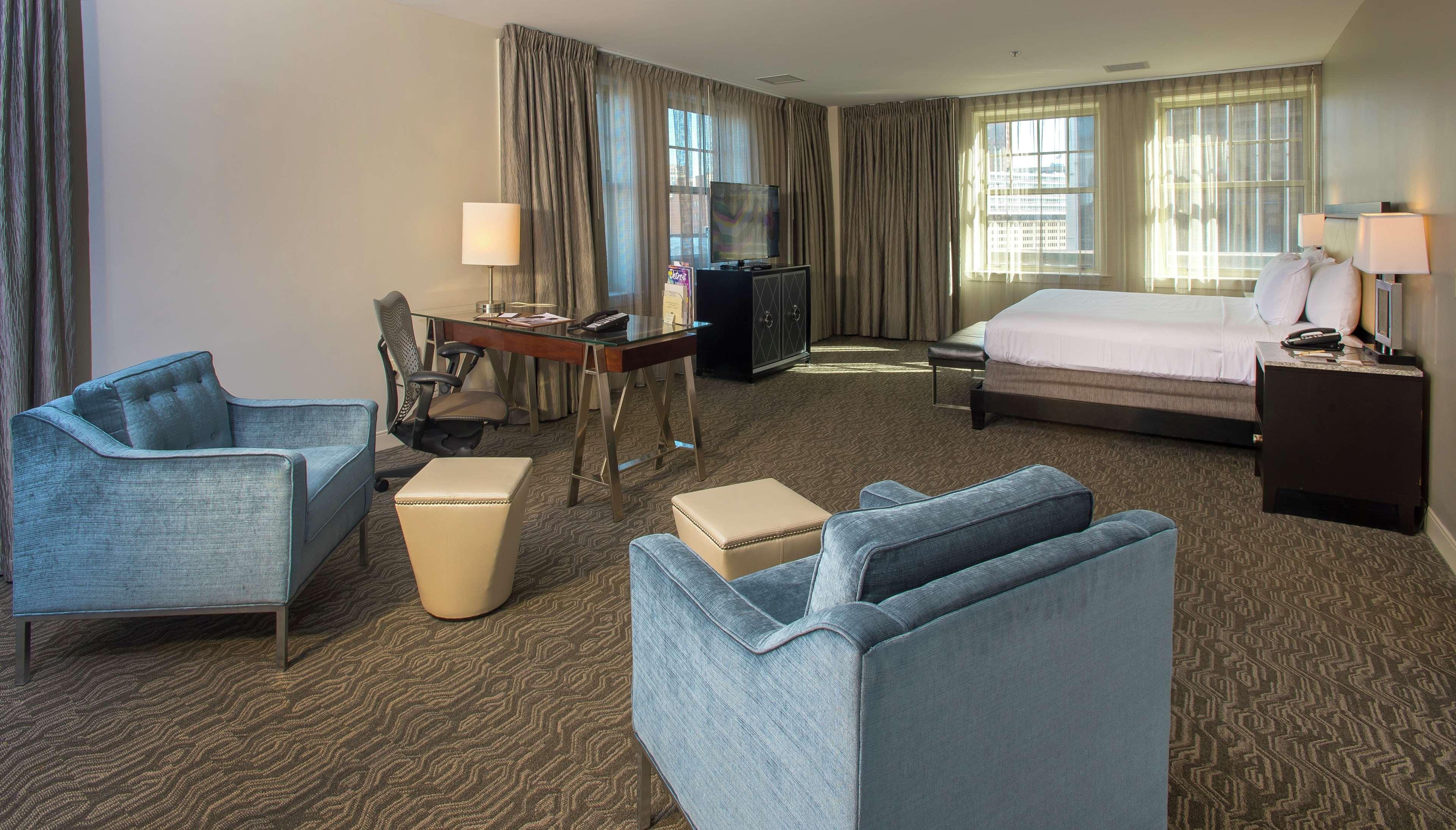 Doubletree Suites By Hilton Hotel Detroit Downtown - Fort Shelby Екстериор снимка