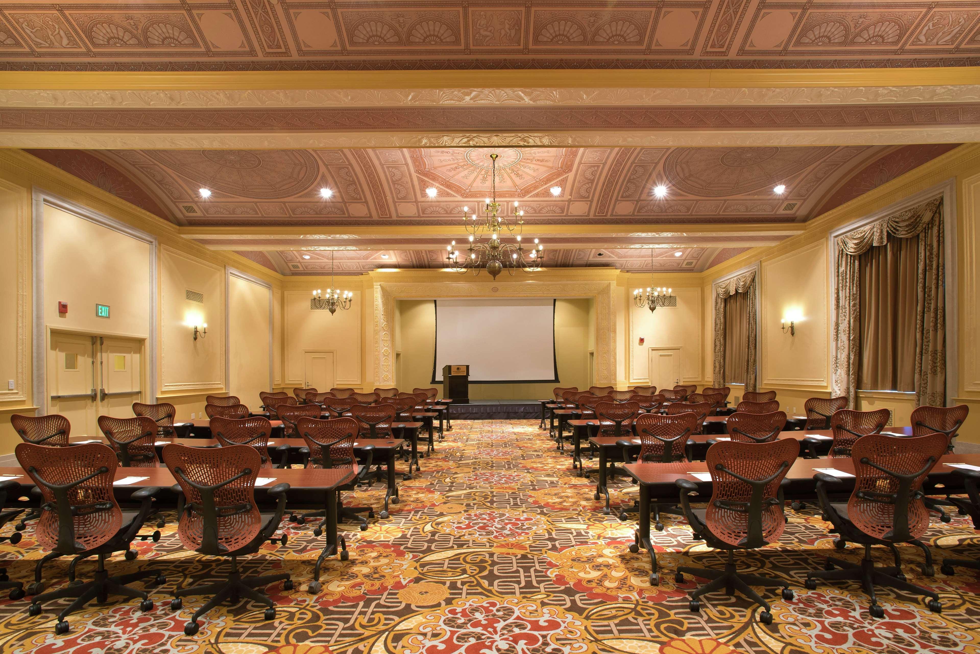 Doubletree Suites By Hilton Hotel Detroit Downtown - Fort Shelby Екстериор снимка