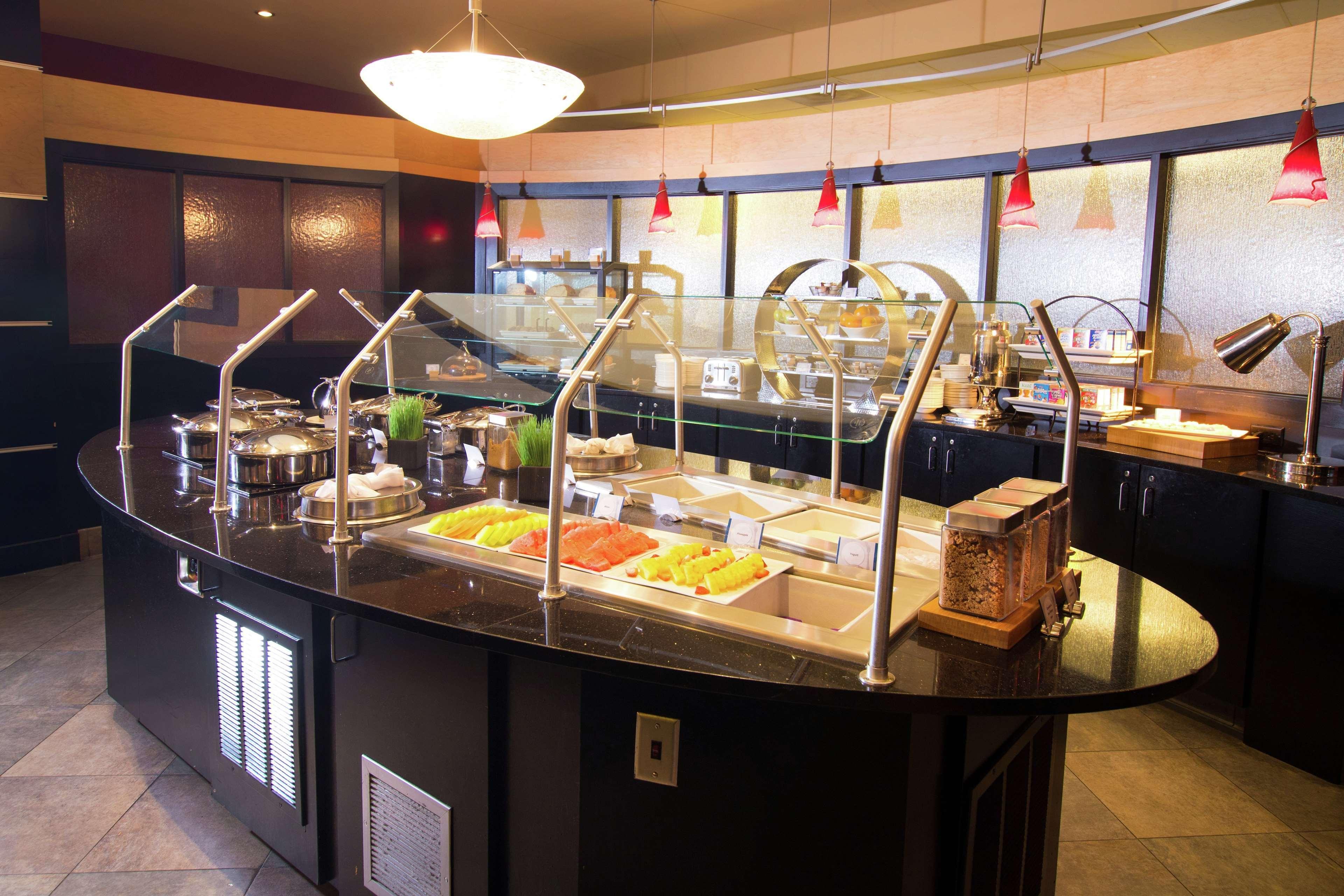 Doubletree Suites By Hilton Hotel Detroit Downtown - Fort Shelby Екстериор снимка
