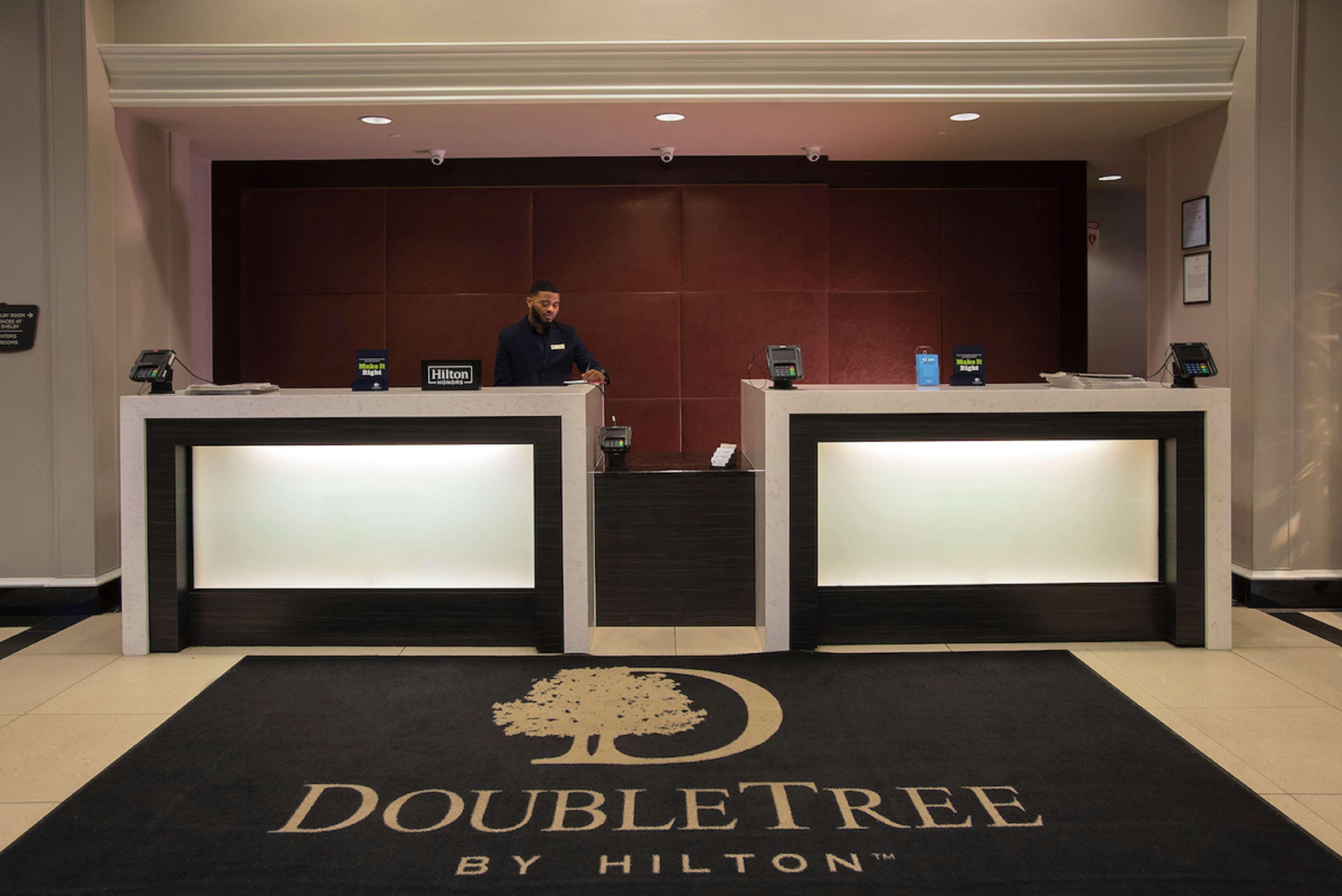 Doubletree Suites By Hilton Hotel Detroit Downtown - Fort Shelby Екстериор снимка