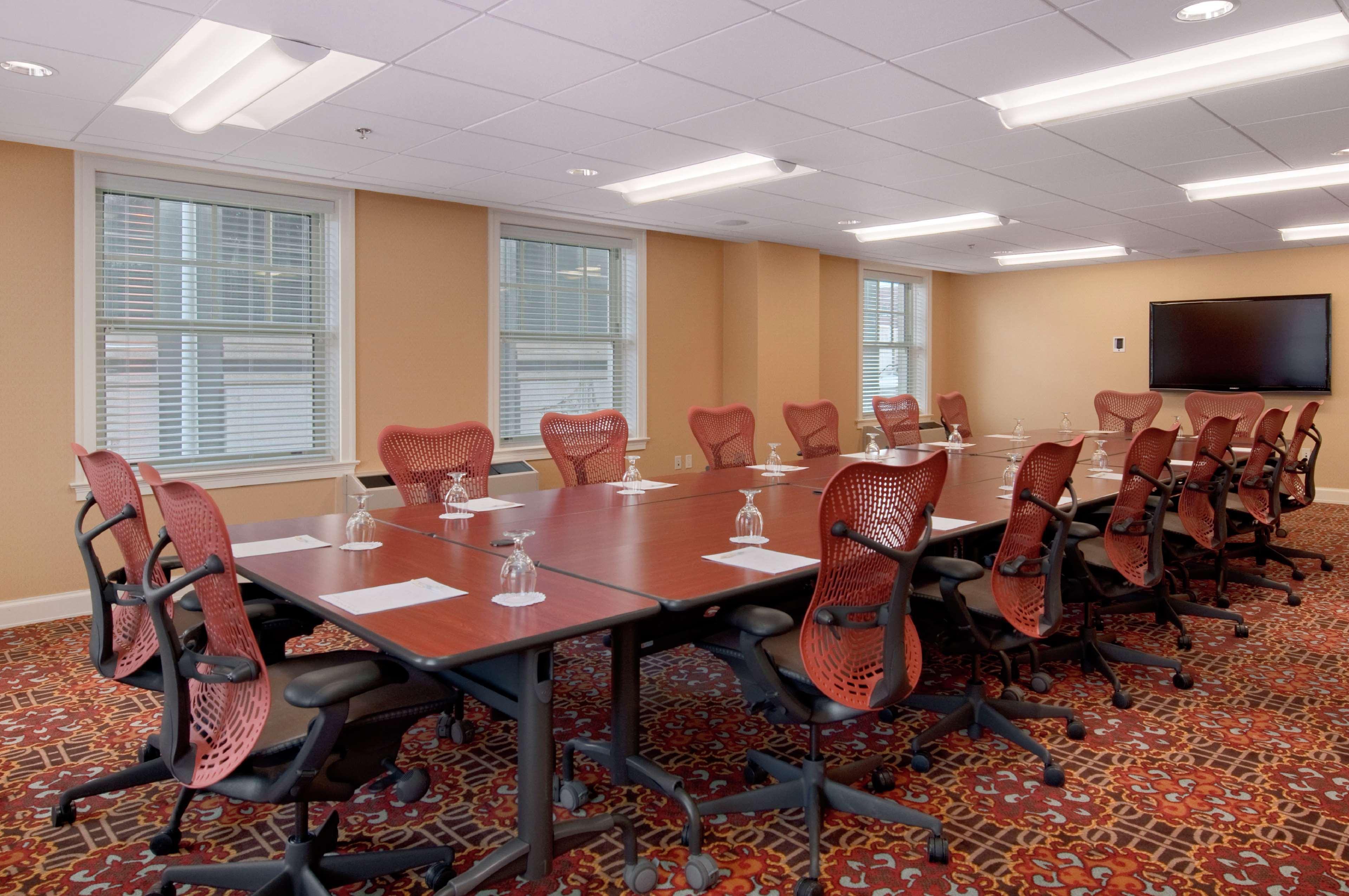 Doubletree Suites By Hilton Hotel Detroit Downtown - Fort Shelby Екстериор снимка