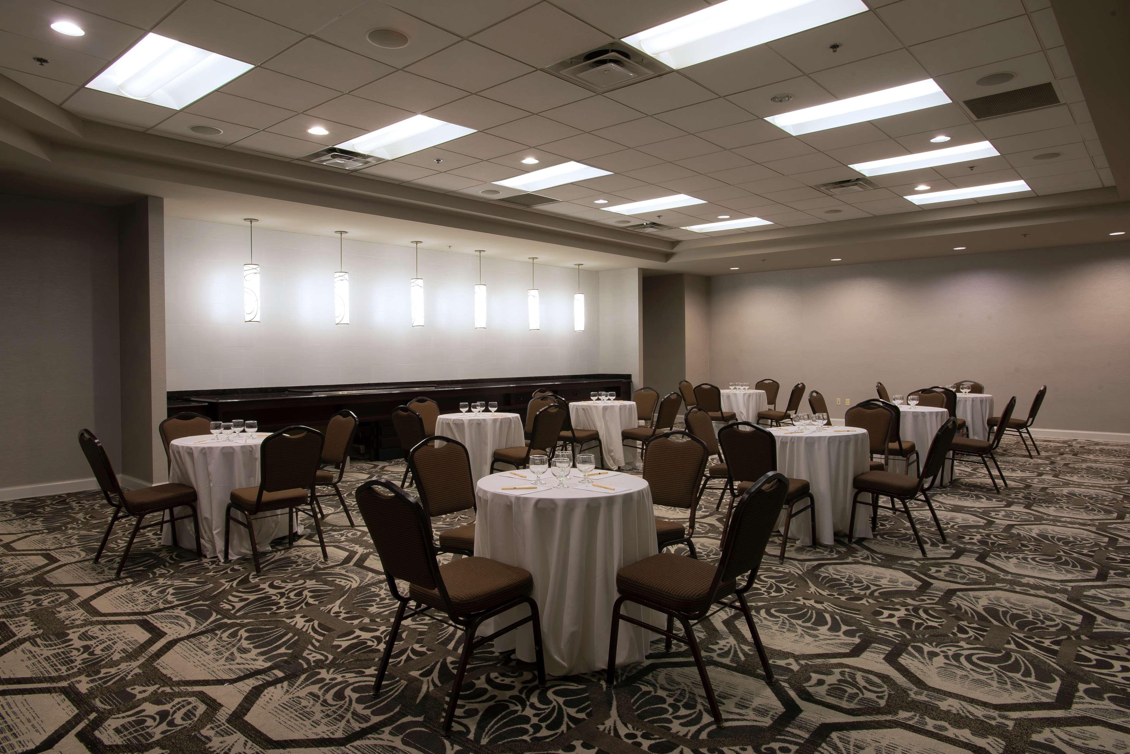 Doubletree Suites By Hilton Hotel Detroit Downtown - Fort Shelby Екстериор снимка