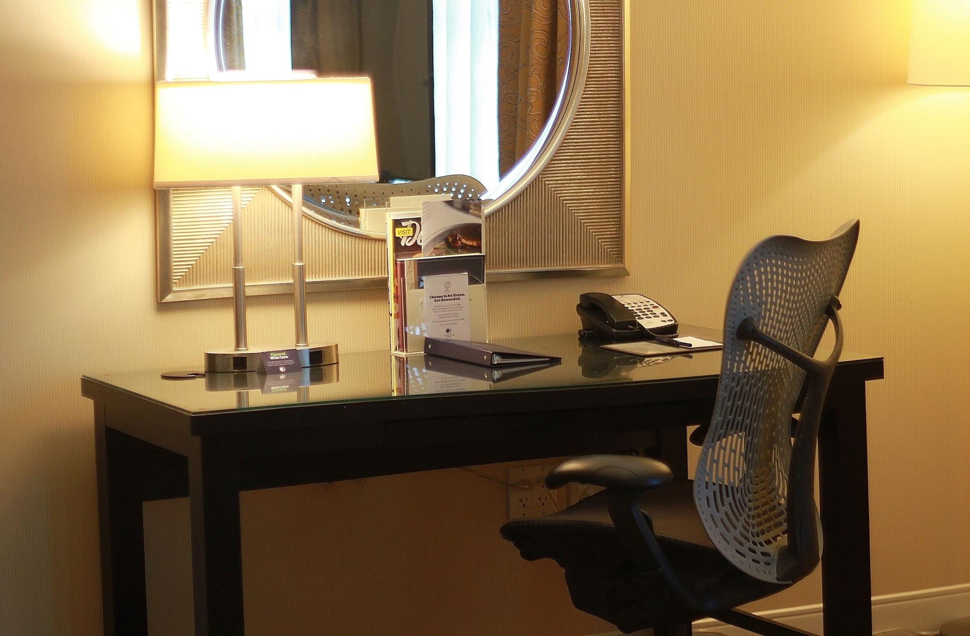 Doubletree Suites By Hilton Hotel Detroit Downtown - Fort Shelby Екстериор снимка