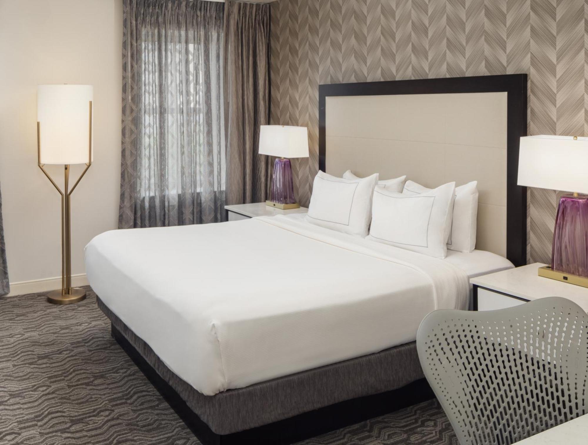 Doubletree Suites By Hilton Hotel Detroit Downtown - Fort Shelby Екстериор снимка