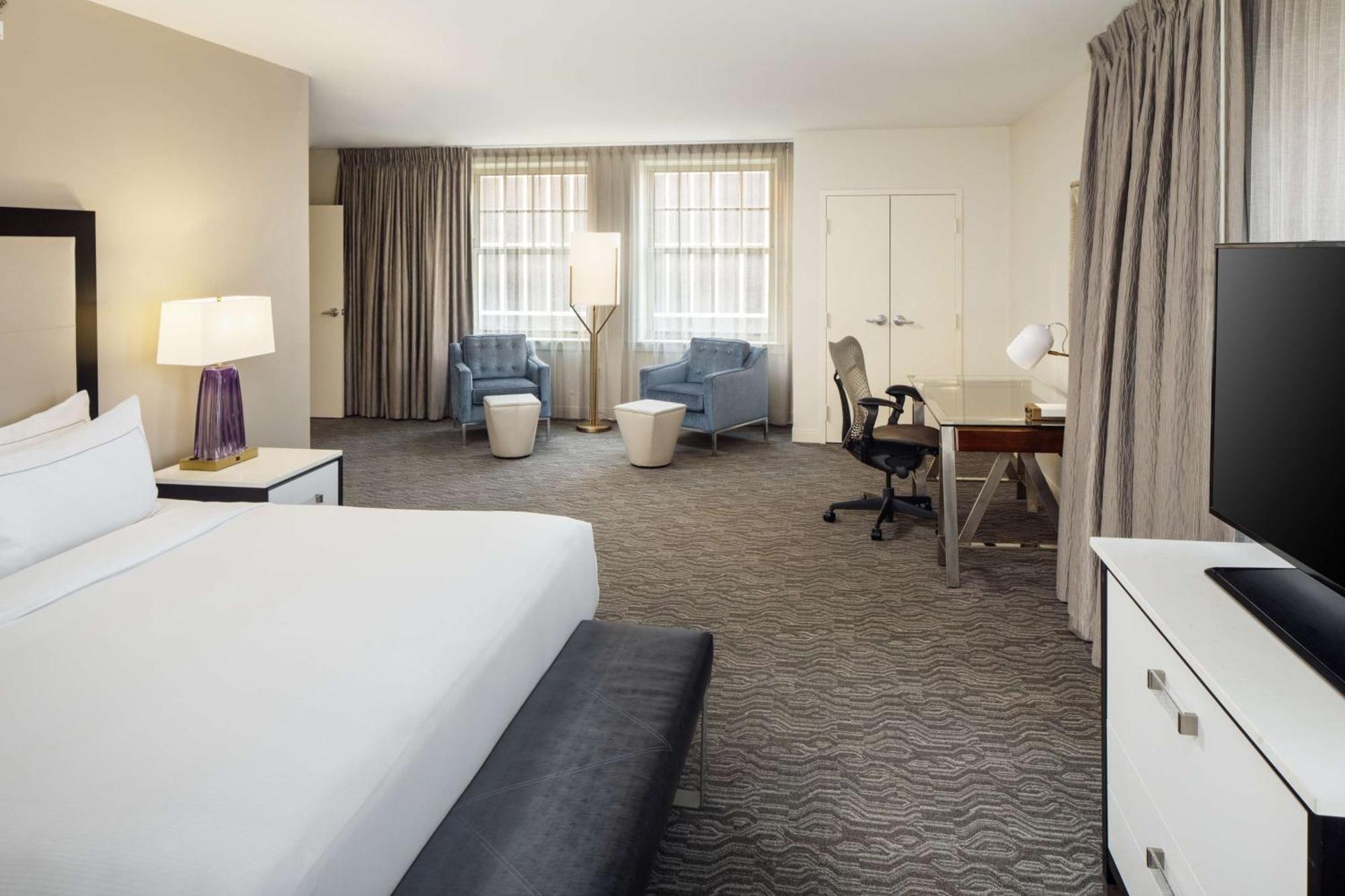 Doubletree Suites By Hilton Hotel Detroit Downtown - Fort Shelby Екстериор снимка