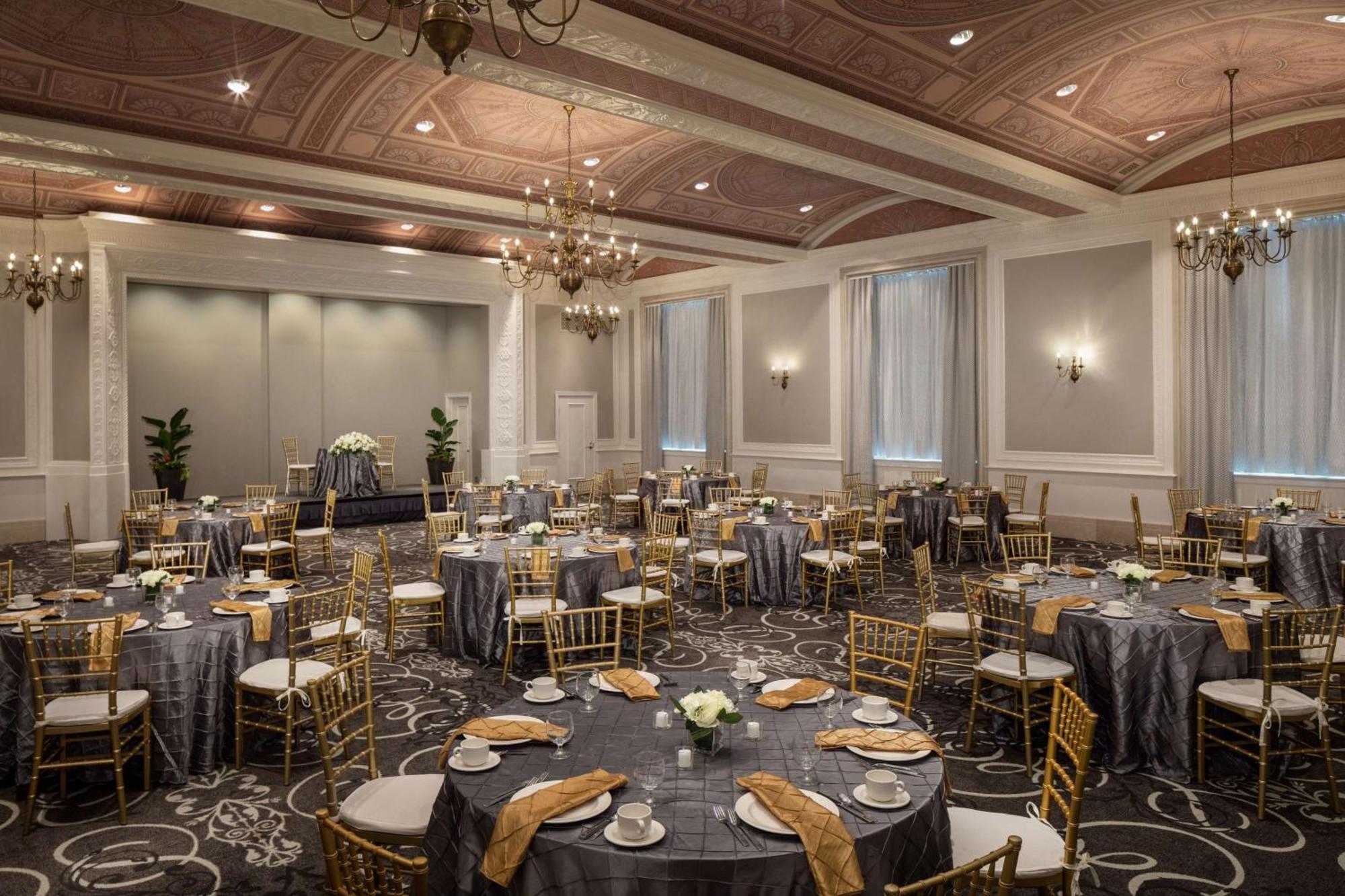 Doubletree Suites By Hilton Hotel Detroit Downtown - Fort Shelby Екстериор снимка