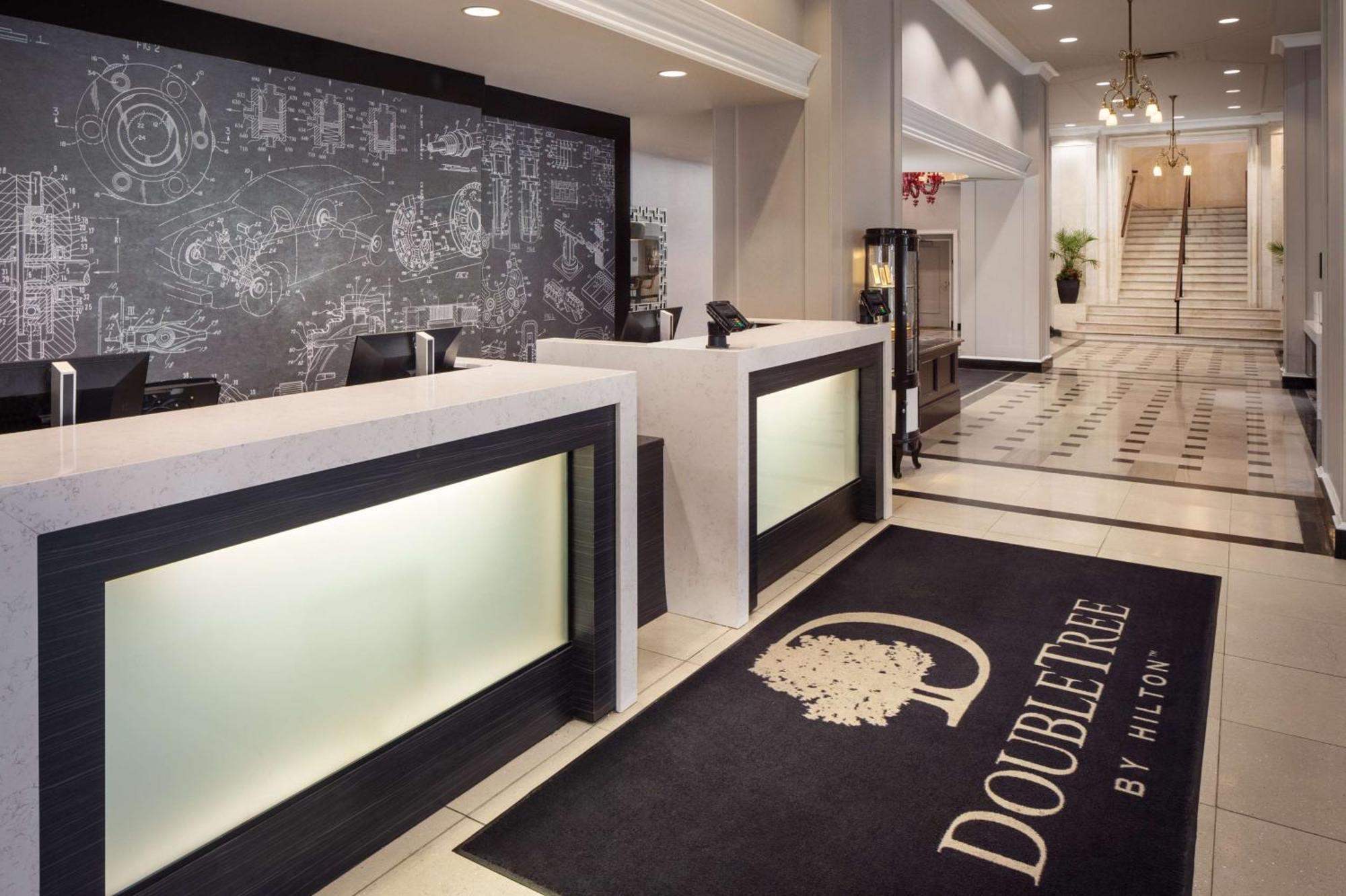 Doubletree Suites By Hilton Hotel Detroit Downtown - Fort Shelby Екстериор снимка