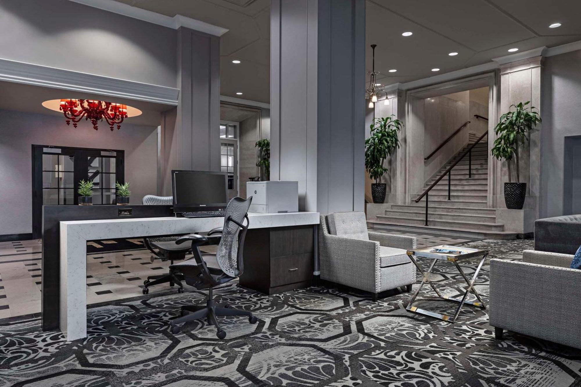 Doubletree Suites By Hilton Hotel Detroit Downtown - Fort Shelby Екстериор снимка