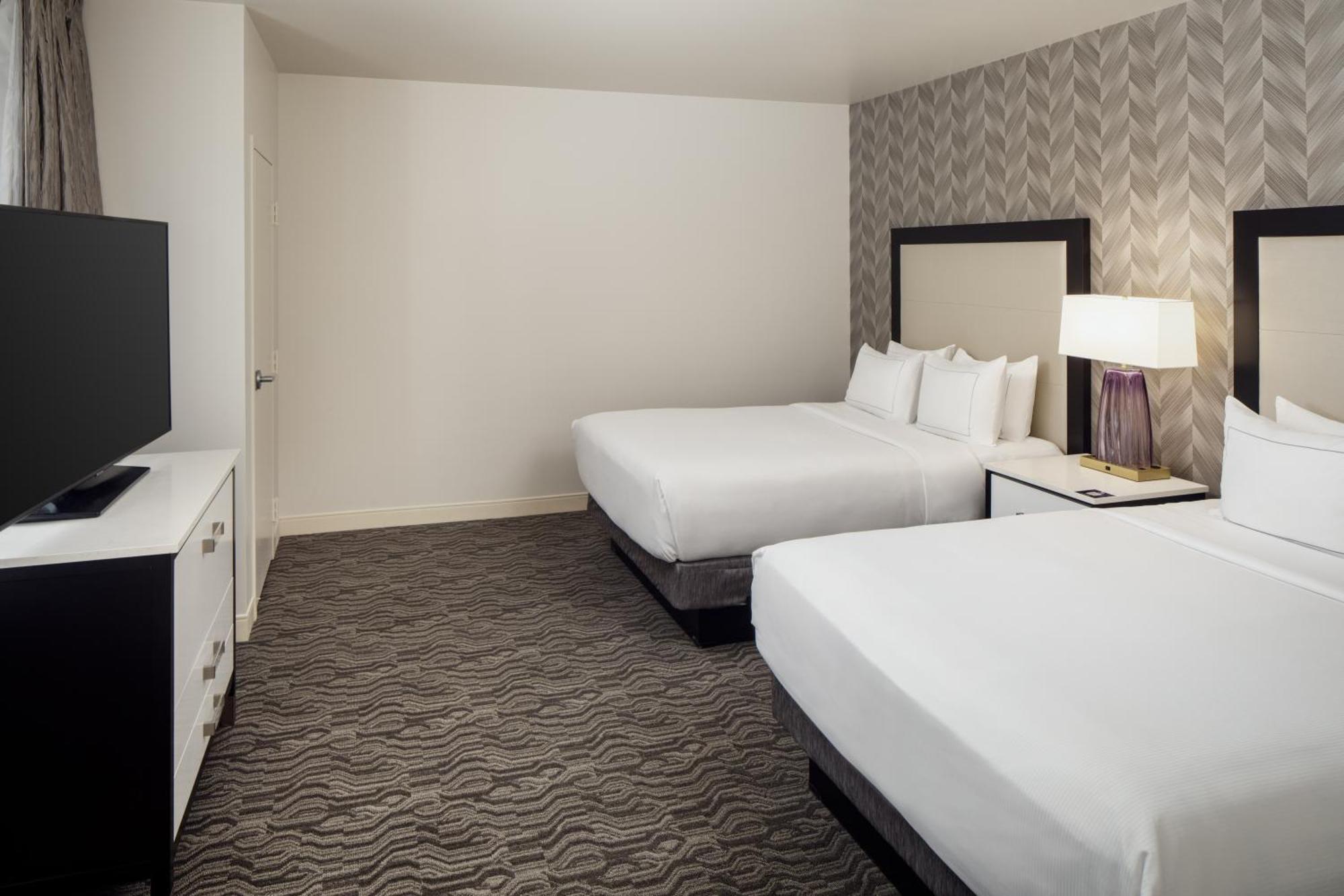 Doubletree Suites By Hilton Hotel Detroit Downtown - Fort Shelby Екстериор снимка