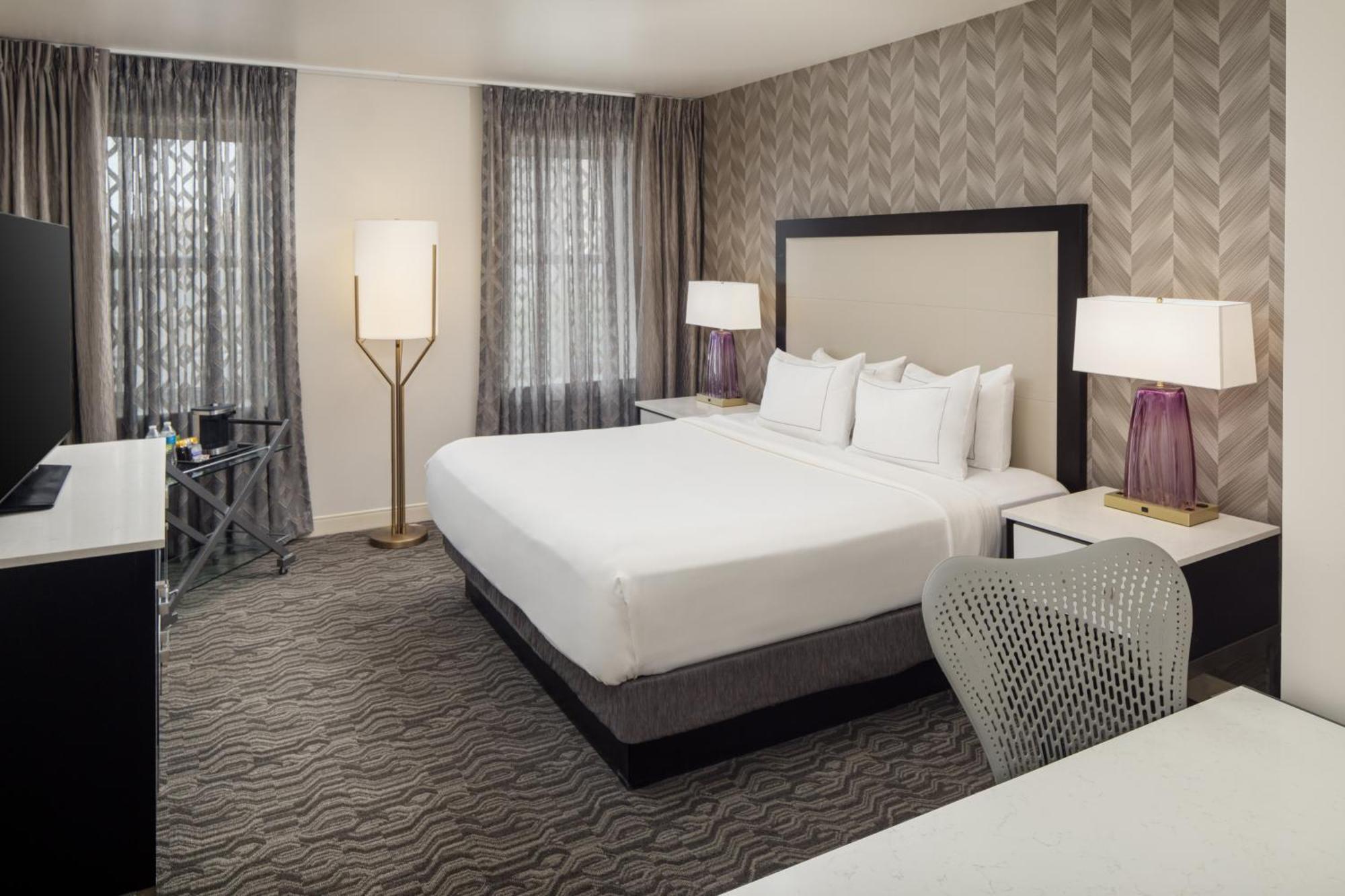Doubletree Suites By Hilton Hotel Detroit Downtown - Fort Shelby Екстериор снимка