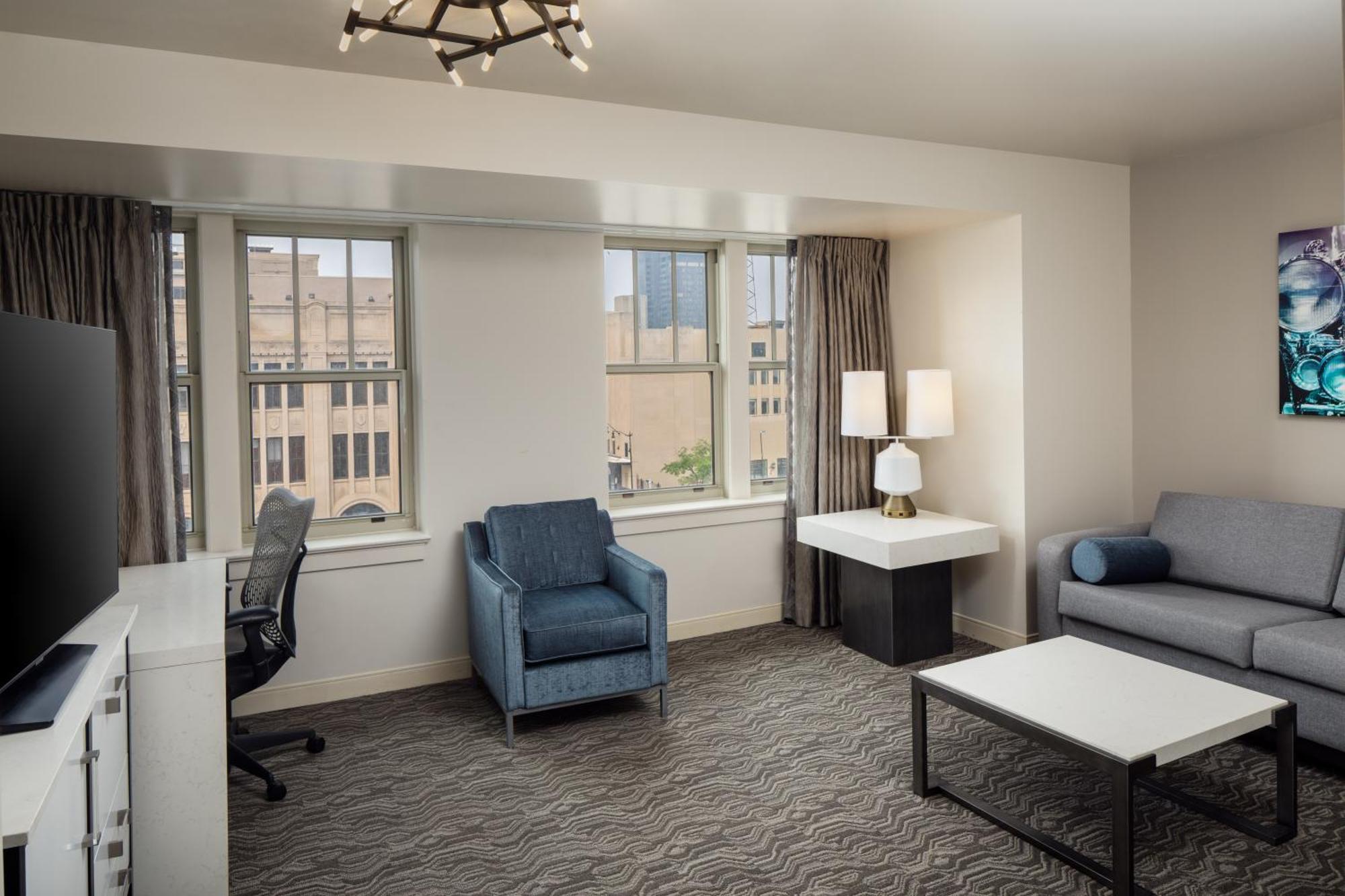 Doubletree Suites By Hilton Hotel Detroit Downtown - Fort Shelby Екстериор снимка