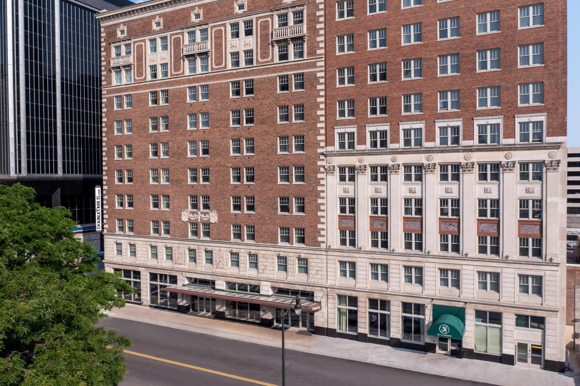 Doubletree Suites By Hilton Hotel Detroit Downtown - Fort Shelby Екстериор снимка